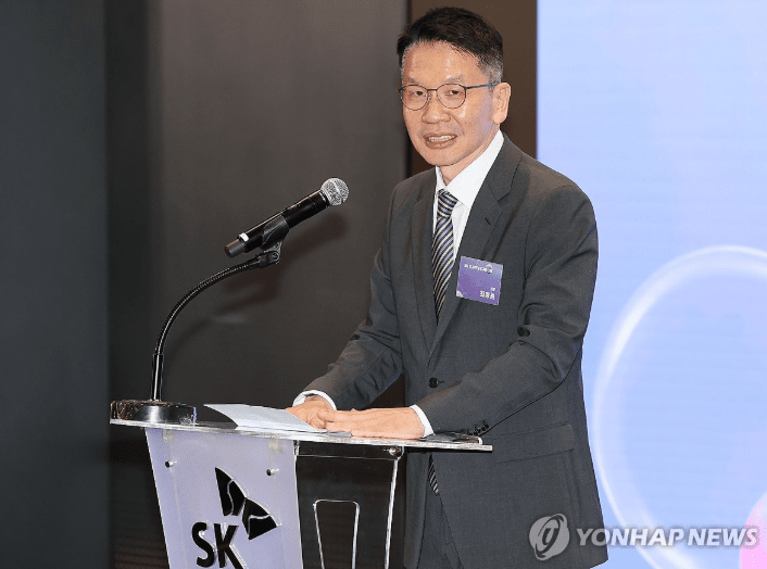최창원, SK 위기 수습했지만 주력사는 439억 적자...수펙스 의장직 내려... - 뉴스 썸네일 이미지