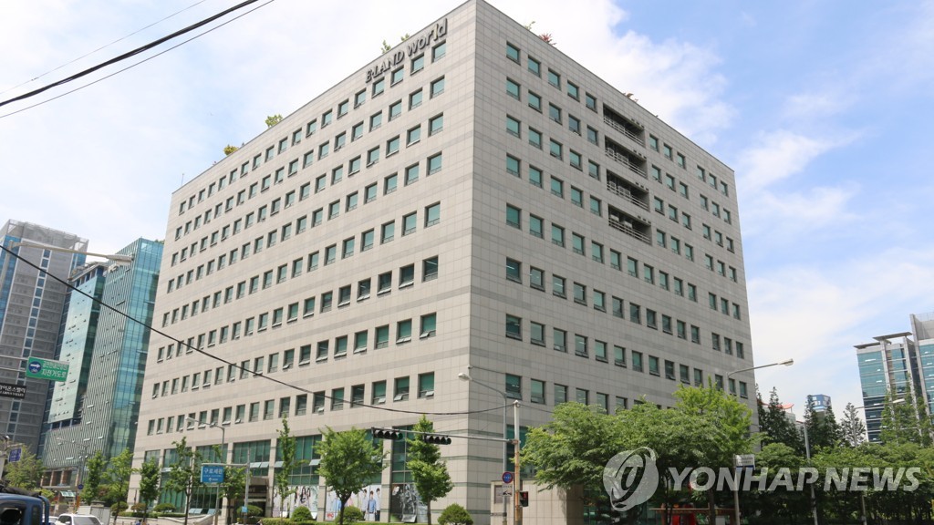 [이슈] 만기 빚 8323억, 현금 2034억...이랜드 '차환 위기론'(1부) - 뉴스 썸네일 이미지
